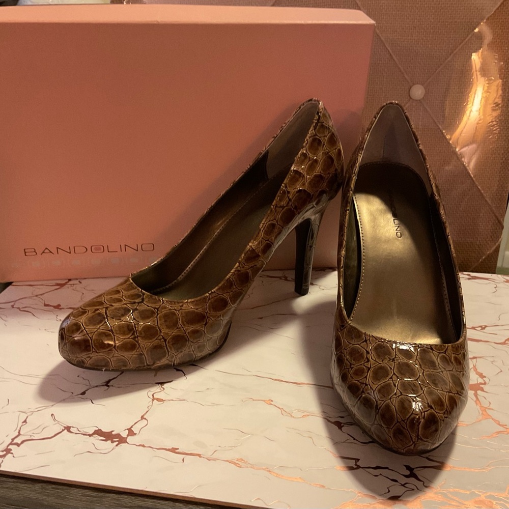 Un-used Bandolino Brown Pumps